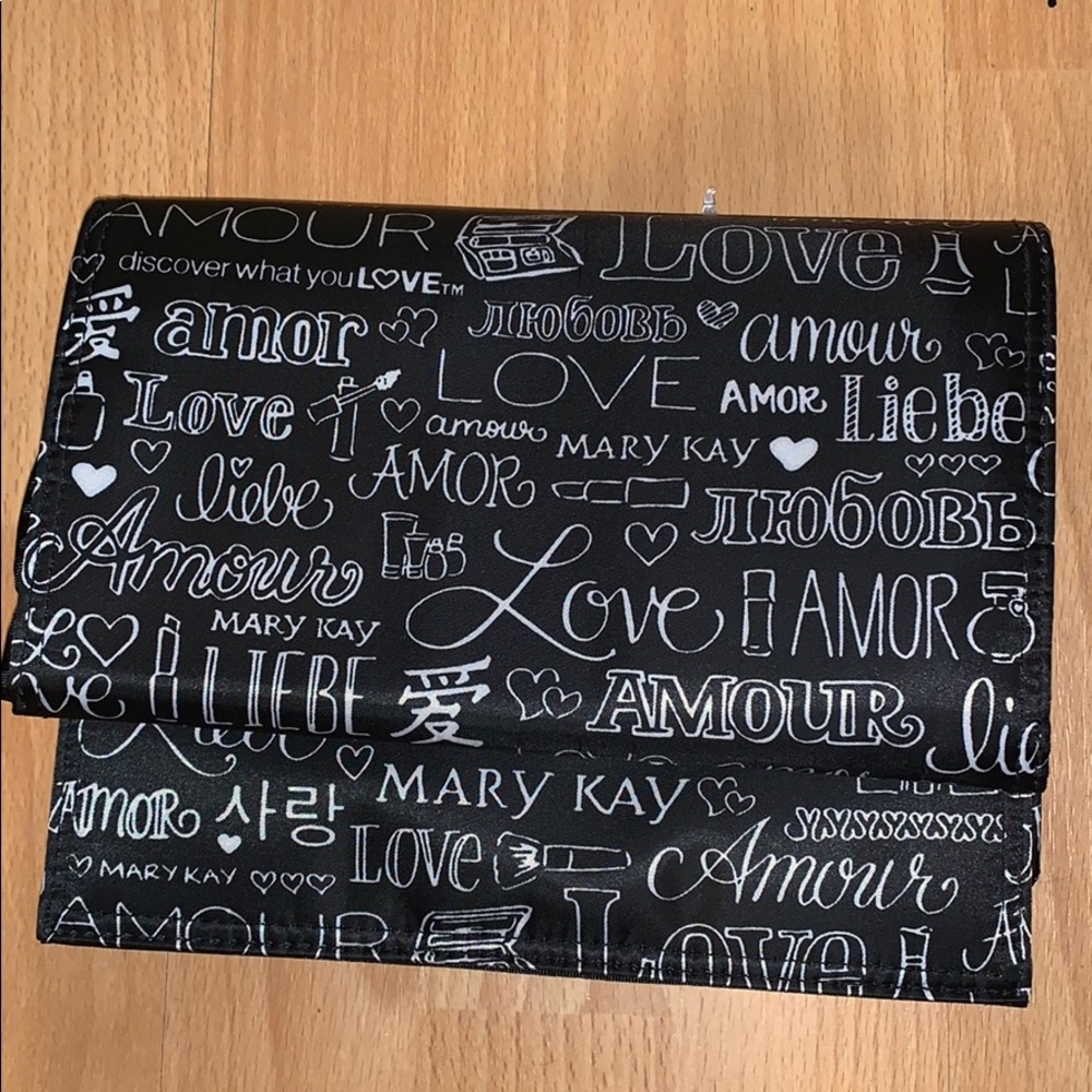 Mary Kay Makeup Pouch 💖